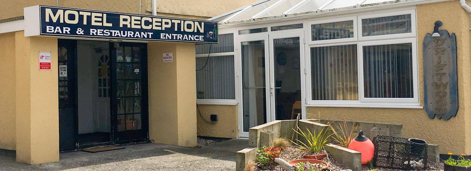 Driftwood Restaurant and Bar at the Beach Motel | Anglesey Caravan Parks